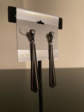 Sleek Black Linear Drop Earrings - Women Accessories